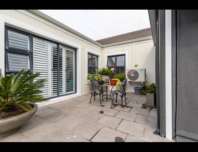 3 BEDROOM FREESTANDING TO LET IN SUNNINGDALE